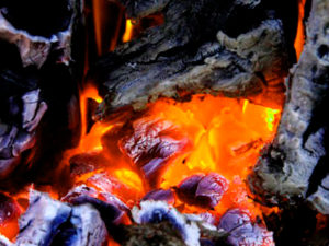 Как разжечь уголь для кальяна на костре